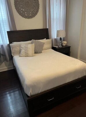 2 habitaciones, tabla de planchar con plancha, wifi y ropa de cama 