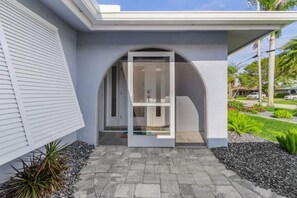 Exterior detail - Villa Tiki w/ heated Pool very quiet & green Oasis (Cape Coral)