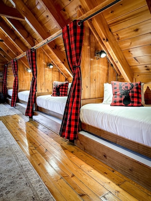 4 bedrooms, desk, iron/ironing board, free WiFi - Rare Smoky Mtn Majesty: Luxury Views, Private Sauna, Spa & Theater (Sevierville)