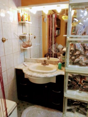 Shower, eco-friendly toiletries, towels, soap