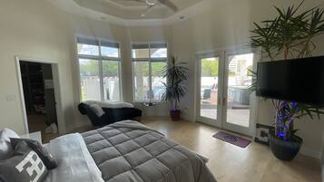 8 habitaciones, tabla de planchar con plancha, wifi y ropa de cama