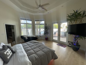 8 bedrooms, iron/ironing board, WiFi, bed sheets