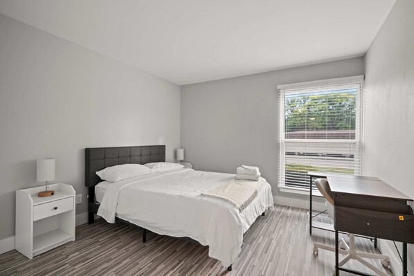 2 bedrooms, desk, iron/ironing board, WiFi