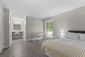2 habitaciones, escritorio, tabla de planchar con plancha y wifi 