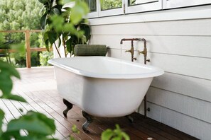 Property grounds - The Honey Barn, Wabi-Sabi Cottage Byron Hinterland (Clunes)