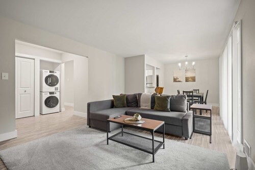 Modern Comfort in Rochester, Perfect Getaway