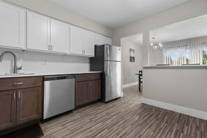 Coffee/tea maker, fridge, microwave, oven - Getaway in the Heart of the City! (Rochester Hills)