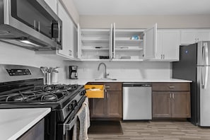Coffee/tea maker, fridge, microwave, oven