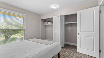 2 bedrooms, desk, iron/ironing board, WiFi