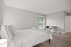 2 Schlafzimmer, Schreibtisch, Bügeleisen/Bügelbrett, WLAN