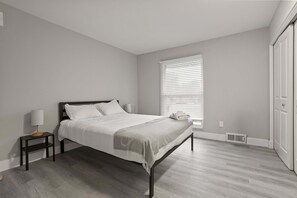 2 habitaciones, escritorio, tabla de planchar con plancha y wifi 