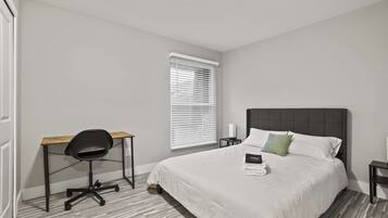 2 bedrooms, desk, iron/ironing board, WiFi