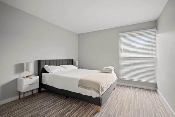 2 bedrooms, desk, iron/ironing board, WiFi