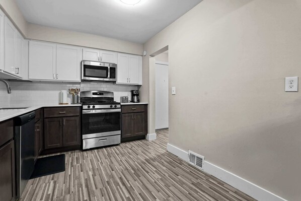 Coffee/tea maker, fridge, microwave, oven