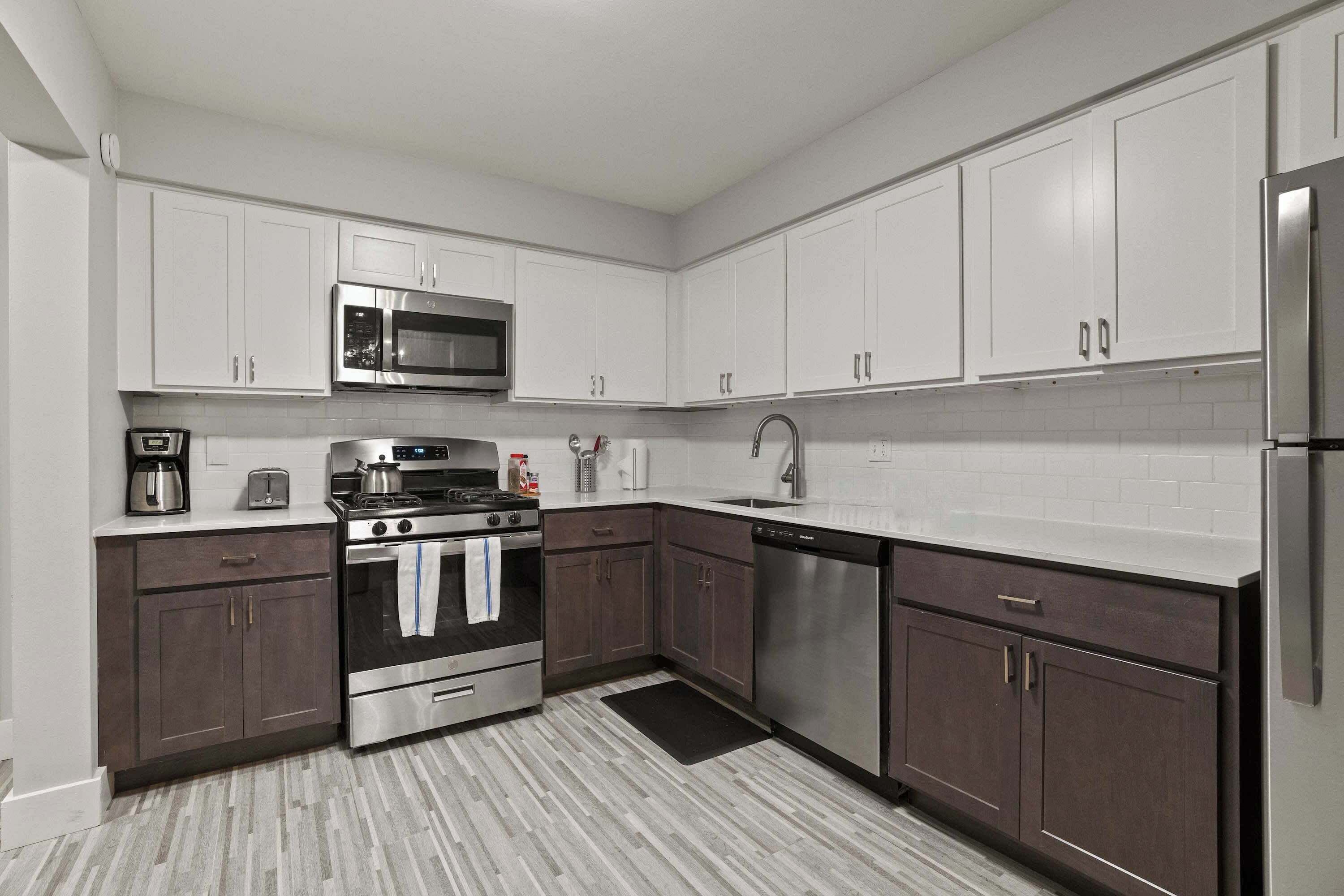 冰箱、微波炉、烤箱、炉灶