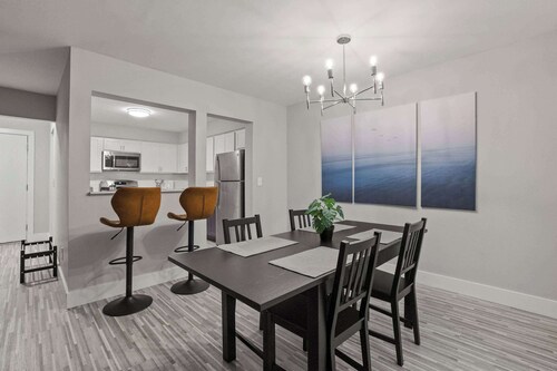 The Ultimate Rochester Getaway  Cozy & Inviting