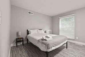 2 عدّة غرف نوم ومكتب ومكواة/لوح كي وواي فاي