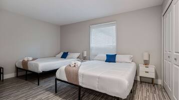 2 bedrooms, desk, iron/ironing board, WiFi