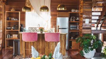 Basic Villa | Private kitchen | Full-sized fridge, dishwasher, cookware/dishes/utensils