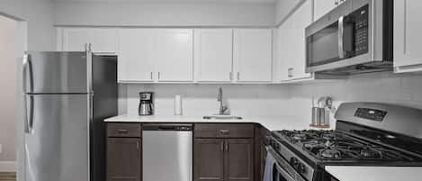 Refrigerador, microondas, horno, placa de cocina