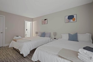 2 habitaciones, escritorio, tabla de planchar con plancha y wifi
