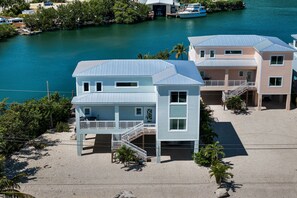 Exterior - Brand New 5 bed/6bth Pool home w-115ft of dockage - available with 2 more homes (Marathon)