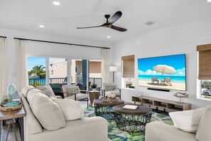 Smart TV - Brand New 5 bed/6bth Pool home w-115ft of dockage - available with 2 more homes (Marathon)