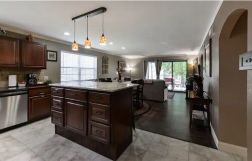 Remodeled WALK-IN Condo Close to 76 Strip No stairs!