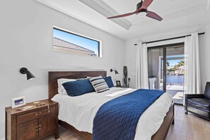 4 bedrooms, iron/ironing board, WiFi, bed sheets - Southwest Florida Fort Myers Waterfront 4 Bedroom Home Near Sanibel Island (Fort Myers)