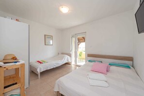 1 bedroom, free WiFi, bed sheets