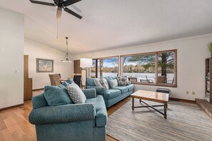 Smart TV, fireplace - Cozy Lakeside Retreat on Long Lake - Sleeps 4 (Traverse City)