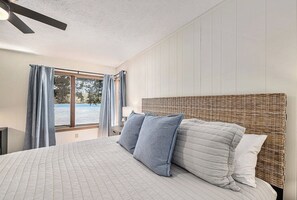 2 bedrooms, desk, iron/ironing board, travel cot - Cozy Lakeside Retreat on Long Lake - Sleeps 4 (Traverse City)