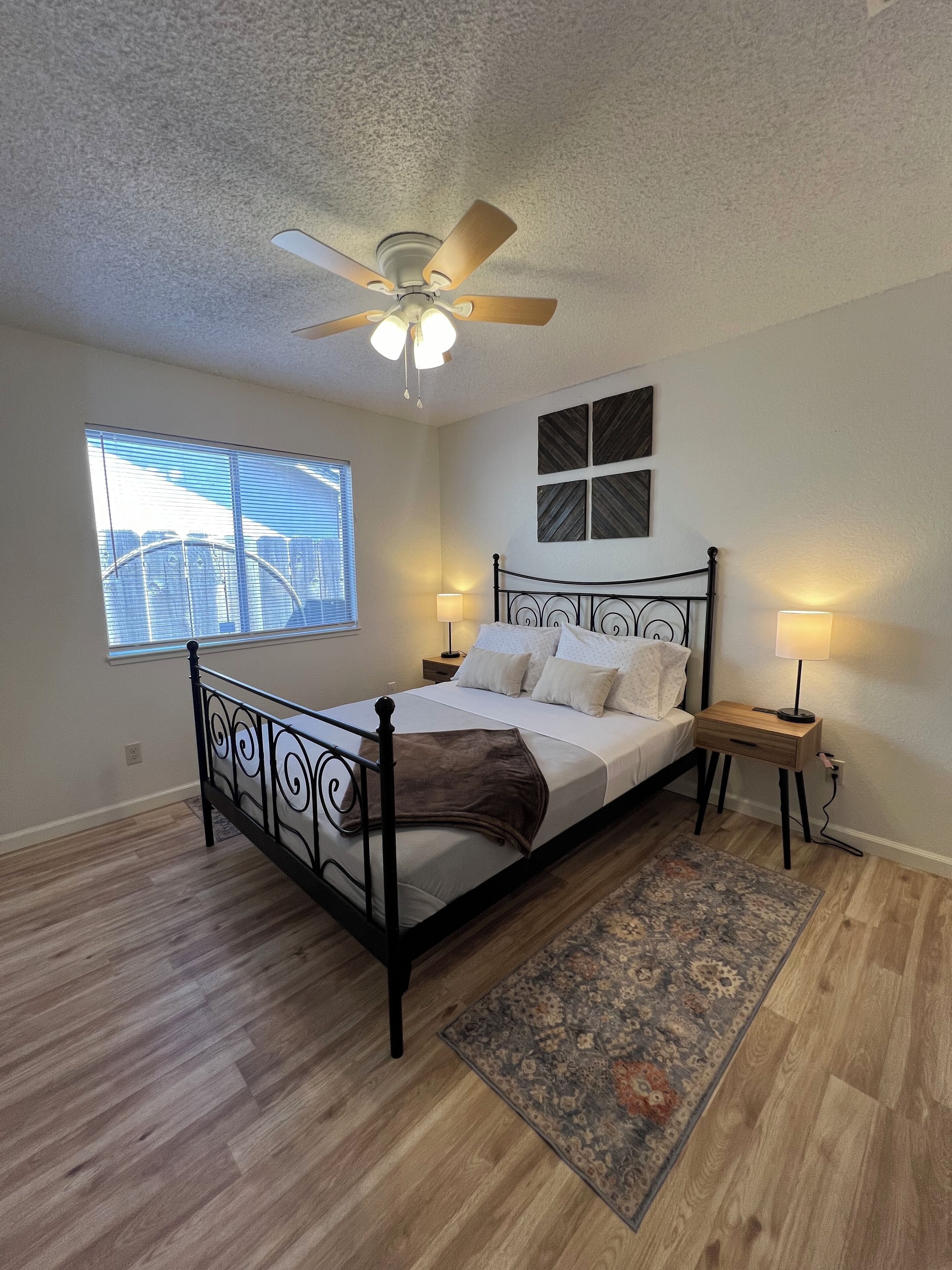 4 bedrooms, desk, iron/ironing board, travel crib