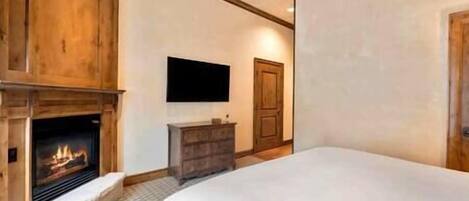 1 bedroom, iron/ironing board, Internet, bed sheets