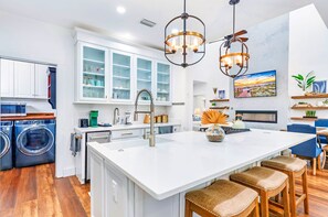 雪櫃、微波爐、焗爐、爐具