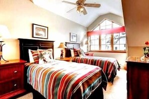 3 soverom, strykejern/-brett, wi-fi og sengetøy