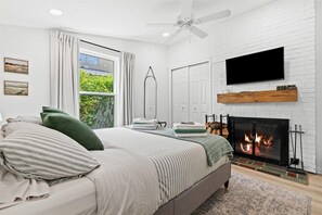 3 bedrooms, desk, iron/ironing board, WiFi - Commerce Cove Cottage - Quiet Lake Retreat, Pet-Friendly! (Commerce Charter Township)