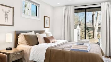 3 habitaciones, escritorio, tabla de planchar con plancha y wifi