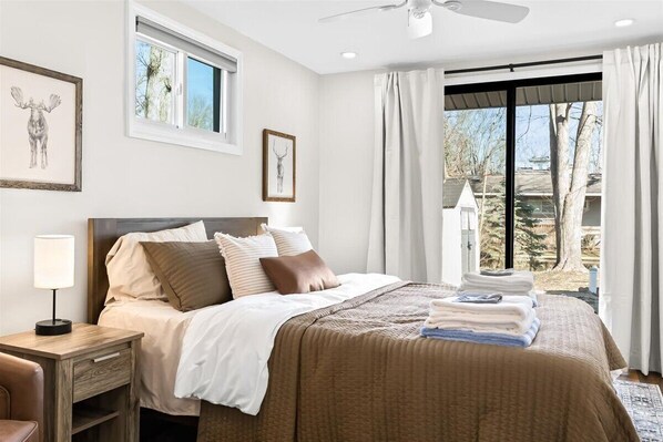 3 dormitorios, escritorio, tabla de planchar con plancha y wifi