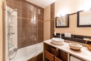 Douche, serviettes fournies