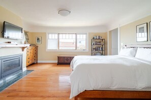 3 bedrooms, desk, iron/ironing board, free WiFi - Dreamy 3 Story House w/ Sunroom + City Skyline View (San Francisco)