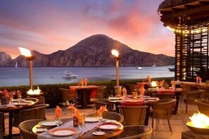 تناول الطعام بالخارج