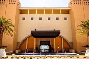 المنشأة من الخارج