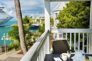 تناول الطعام بالخارج