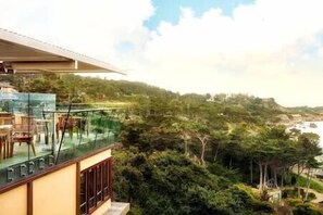 تناول الطعام بالخارج