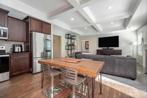 Pageland's charming-tranquil country setting home/sleeps 8/fenced yard