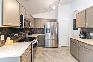 Fridge, microwave, oven, stovetop - 4/2 Private Pool house near all famous attractions!!! (Davenport)