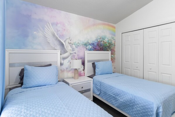 4 bedrooms, iron/ironing board, WiFi, bed sheets