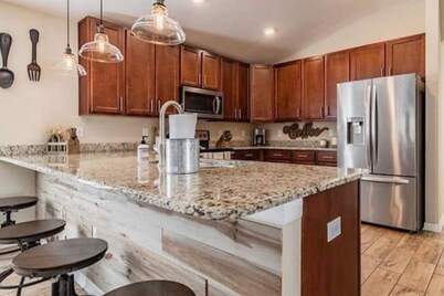 Spacious house in Wesley Chapel/ Sleeps 10/fenced yard