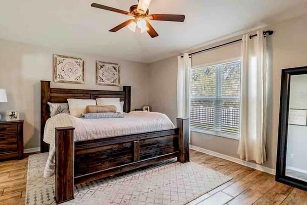 4 soverom, skrivebord, strykejern/-brett og wi-fi (inkludert)